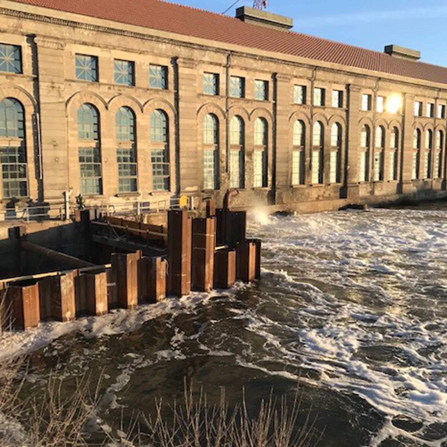 Des Plaines River coffer dam bedrock floor leaking